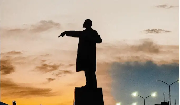 Tudo o que é sólido desmancha no ar