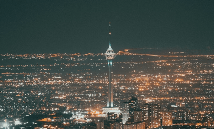 O Irã deve se opor aos EUA e a Israel