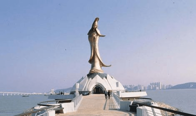 Kun Iam – uma estátua pela paz mundial