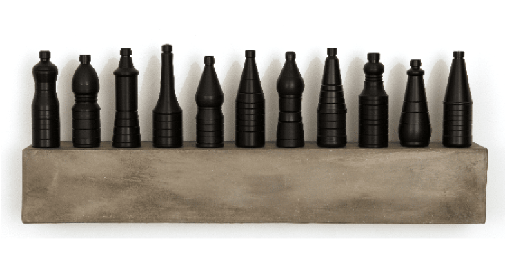 Dora Longo Bahia, Black Bloc, 2015
11 peças de nylon e base de cimento
47 x 119 x 20 cm