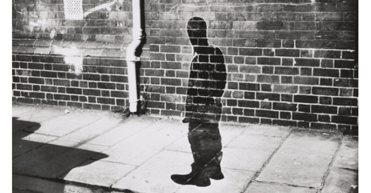 Keith Arnatt, Retrato do artista como uma sombra de seu antigo eu, 1969–72